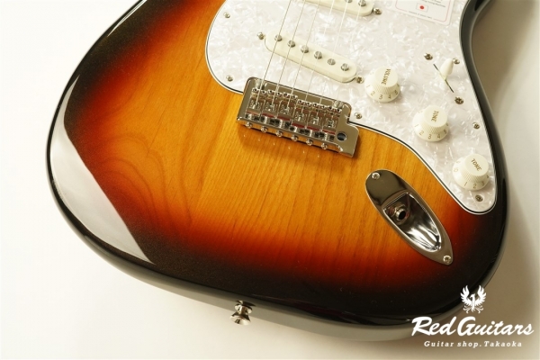 2021 Collection Made in Japan Hybrid II Stratocaster - Metallic 3-Color Sunburst